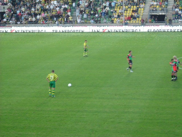 21 augustus 2004 ADO Den Haag verliest nipt van NEC