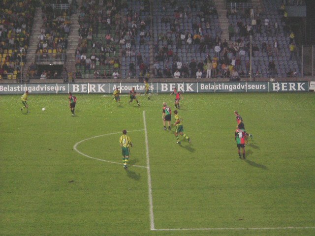 21 augustus 2004 ADO Den Haag verliest nipt van NEC