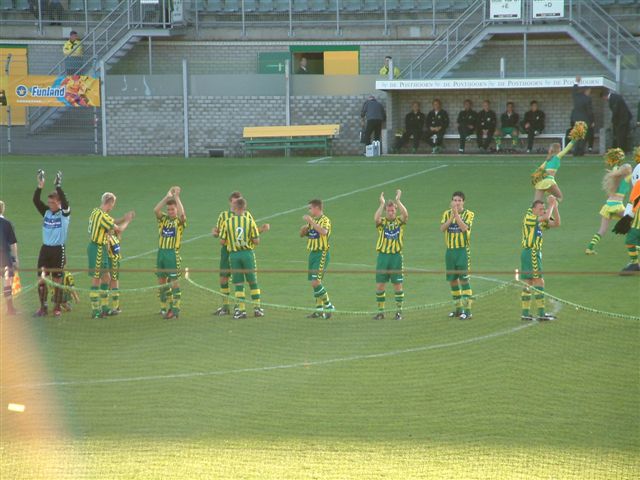 21 augustus 2004 ADO Den Haag verliest nipt van NEC