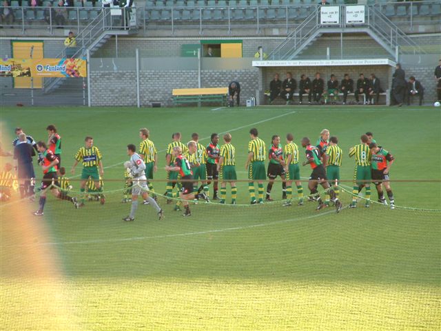 21 augustus 2004 ADO Den Haag verliest nipt van NEC