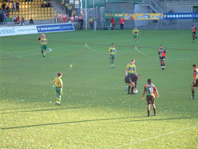 21 augustus 2004 ADO Den Haag verliest nipt van NEC