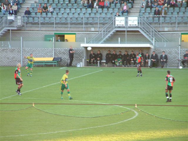 21 augustus 2004 ADO Den Haag verliest nipt van NEC