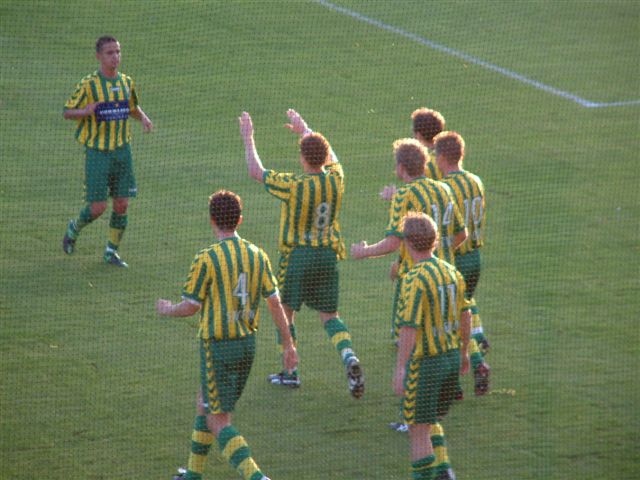 21 augustus 2004 ADO Den Haag verliest nipt van NEC