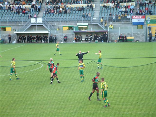 21 augustus 2004 ADO Den Haag verliest nipt van NEC