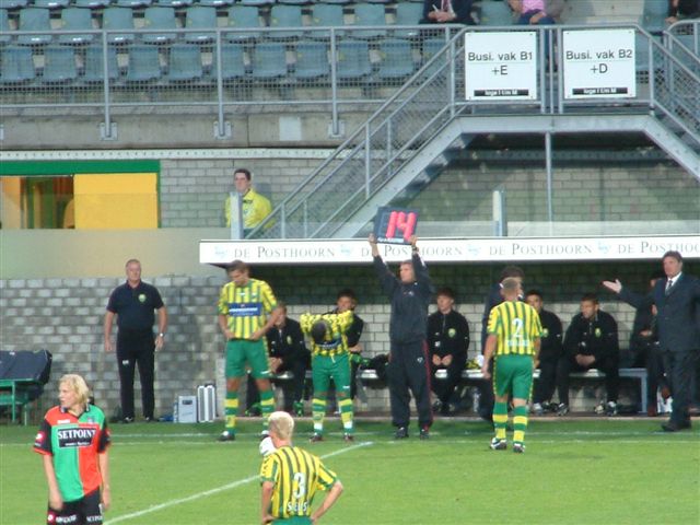 21 augustus 2004 ADO Den Haag verliest nipt van NEC