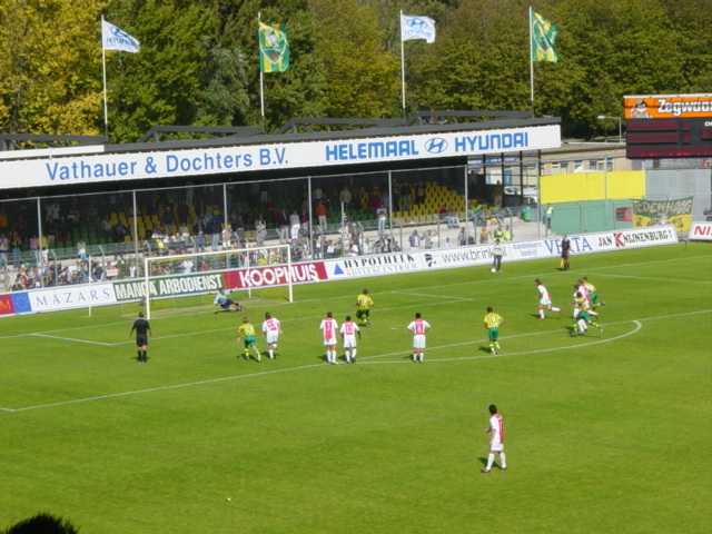 foto's ADO Den Haag  gelijk tegen AJAX 