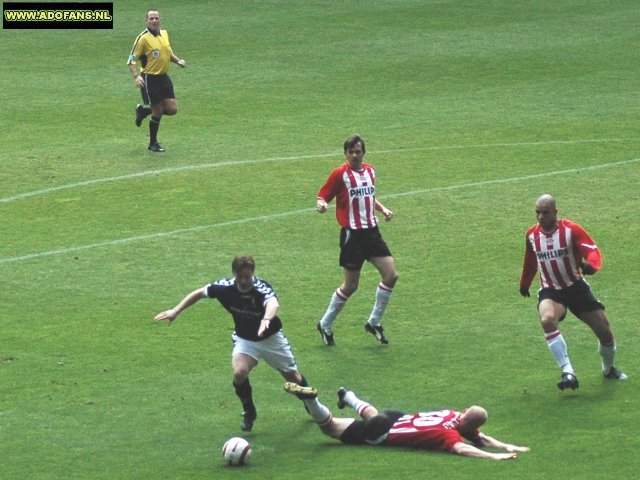 Verslag en foto`s PSV eenvoudige naar zege op tam ADO Den Haag