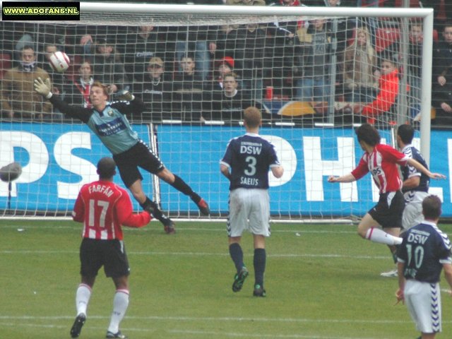 Verslag en foto`s PSV eenvoudige naar zege op tam ADO Den Haag