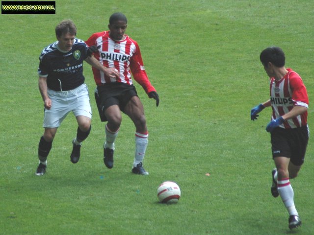 Verslag en foto`s PSV eenvoudige naar zege op tam ADO Den Haag