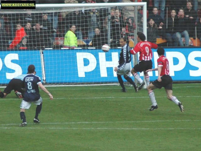 Verslag en foto`s PSV eenvoudige naar zege op tam ADO Den Haag