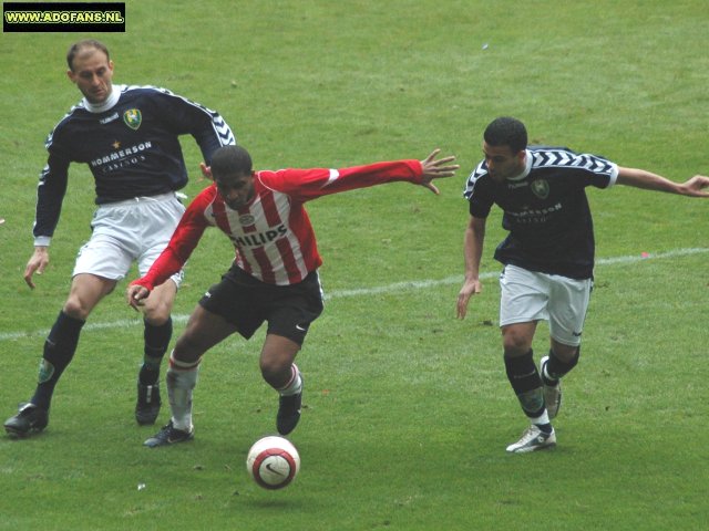 Verslag en foto`s PSV eenvoudige naar zege op tam ADO Den Haag