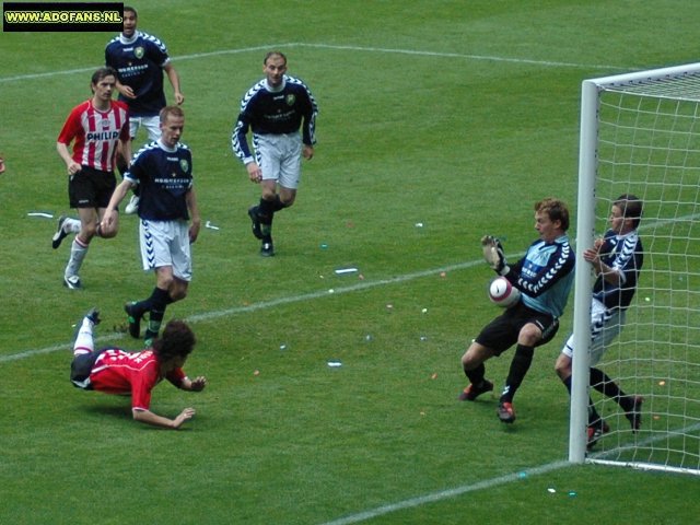 Verslag en foto`s PSV eenvoudige naar zege op tam ADO Den Haag