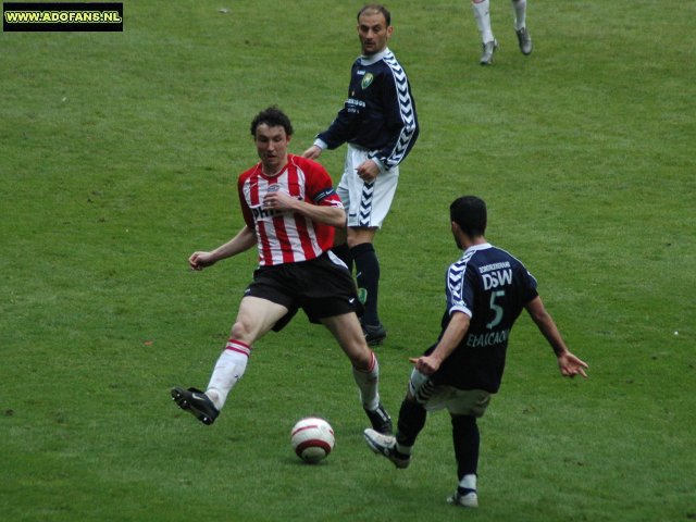 Verslag en foto`s PSV eenvoudige naar zege op tam ADO Den Haag