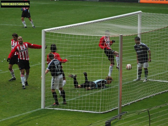 Verslag en foto`s PSV eenvoudige naar zege op tam ADO Den Haag