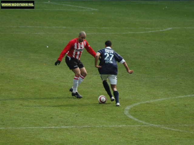 Verslag en foto`s PSV eenvoudige naar zege op tam ADO Den Haag