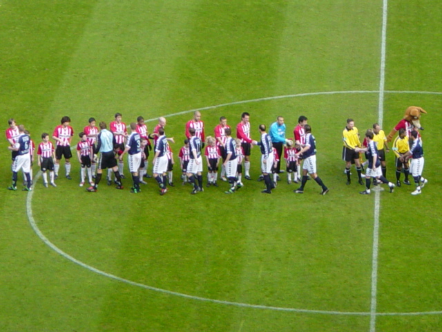 Verslag en foto`s PSV eenvoudige naar zege op tam ADO Den Haag