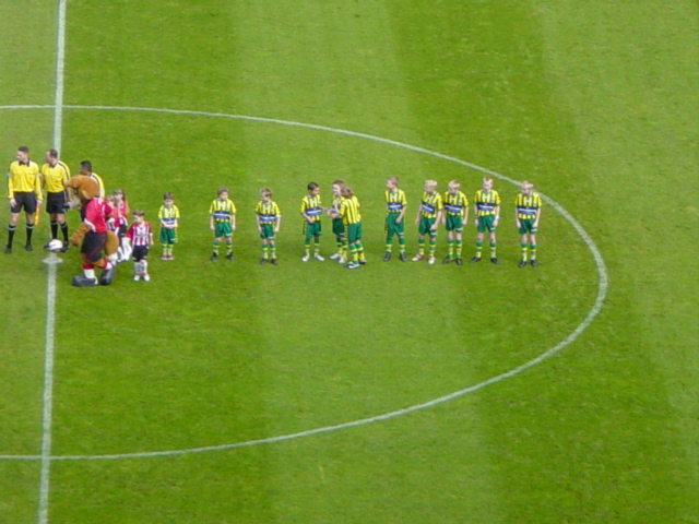 Verslag en foto`s PSV eenvoudige naar zege op tam ADO Den Haag