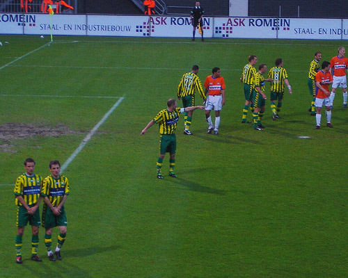 ADO Den Haag stuntelt in Roosendaal 16 april 2005