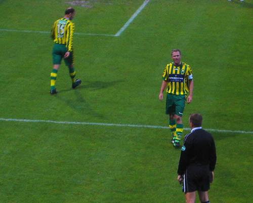 ADO Den Haag stuntelt in Roosendaal 16 april 2005