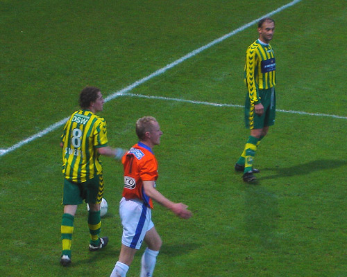 ADO Den Haag stuntelt in Roosendaal 16 april 2005