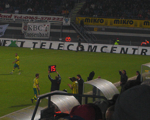 ADO Den Haag stuntelt in Roosendaal 16 april 2005