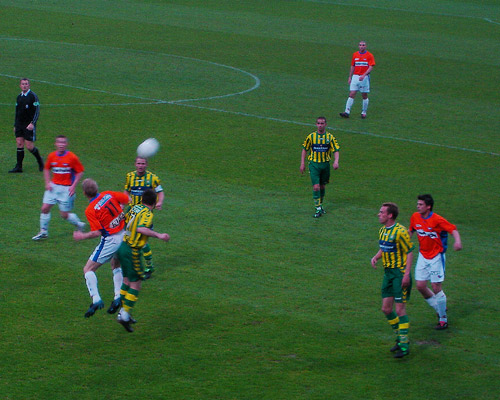 ADO Den Haag stuntelt in Roosendaal 16 april 2005