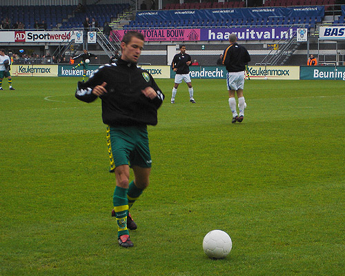 ADO Den Haag stuntelt in Roosendaal 16 april 2005