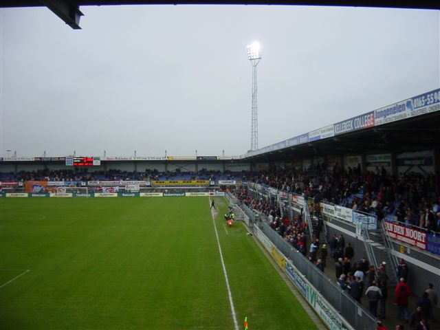 ADO Den Haag stuntelt in Roosendaal 16 april 2005