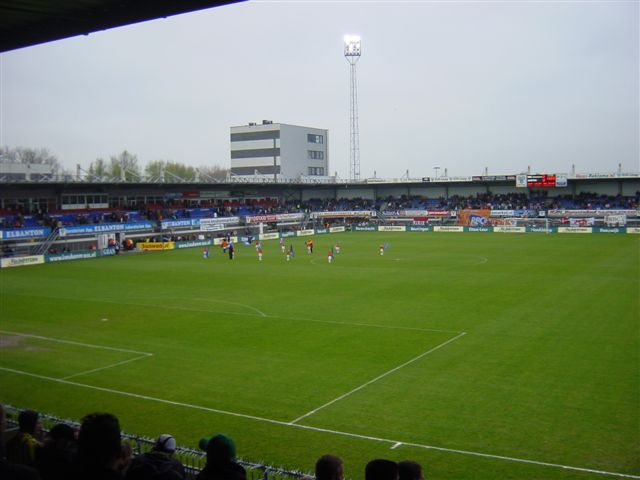 ADO Den Haag stuntelt in Roosendaal 16 april 2005