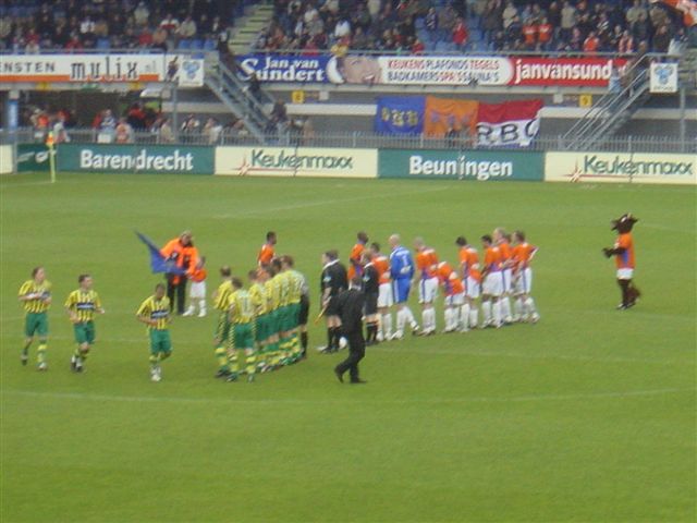 ADO Den Haag stuntelt in Roosendaal 16 april 2005