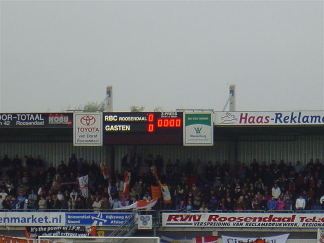 ADO Den Haag stuntelt in Roosendaal 16 april 2005