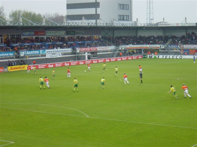 ADO Den Haag stuntelt in Roosendaal 16 april 2005