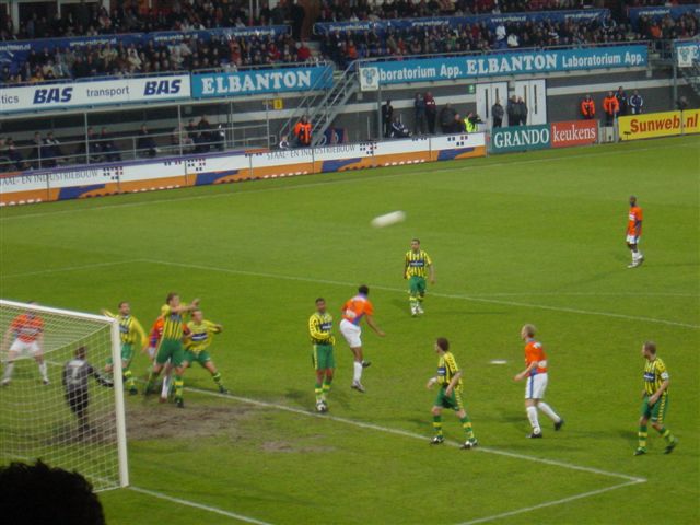 ADO Den Haag stuntelt in Roosendaal 16 april 2005