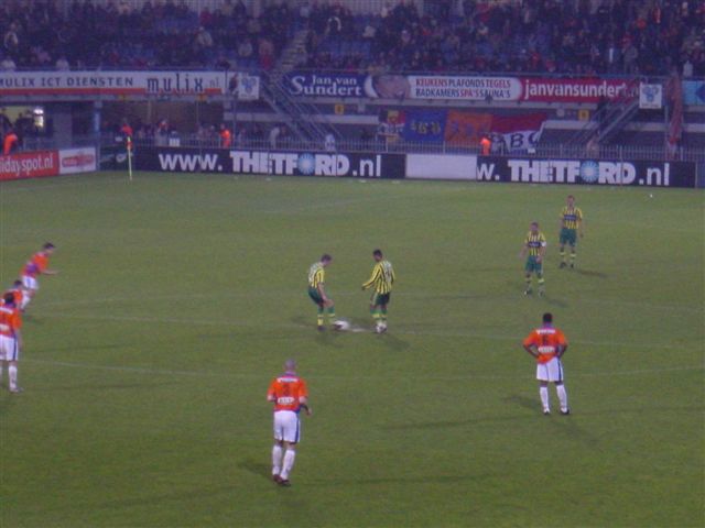 ADO Den Haag stuntelt in Roosendaal 16 april 2005