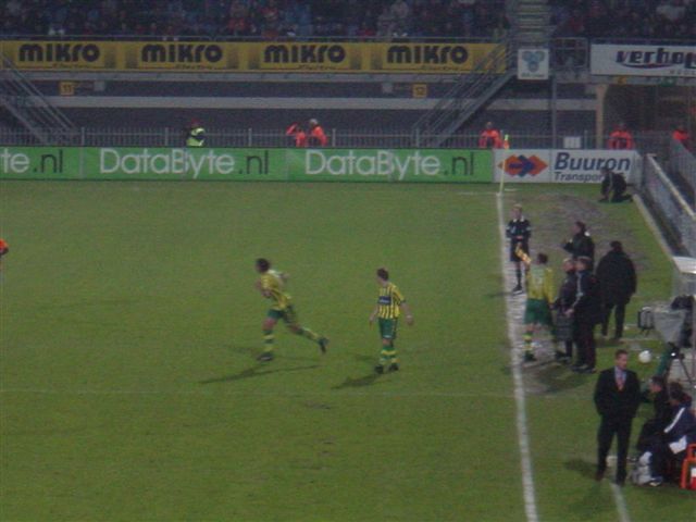 ADO Den Haag stuntelt in Roosendaal 16 april 2005