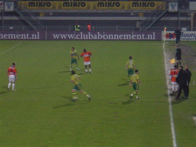 ADO Den Haag stuntelt in Roosendaal 16 april 2005