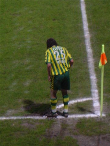 ADO Den Haag stuntelt in Roosendaal 16 april 2005