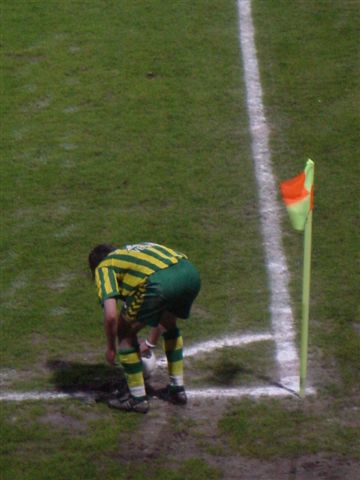 ADO Den Haag stuntelt in Roosendaal 16 april 2005