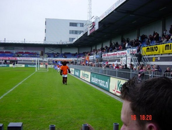 ADO Den Haag stuntelt in Roosendaal 16 april 2005