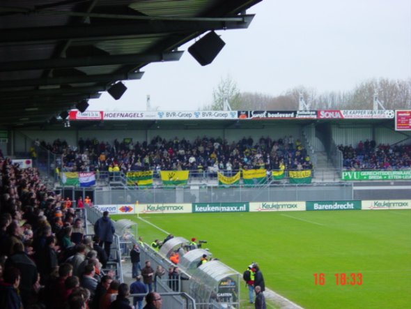 ADO Den Haag stuntelt in Roosendaal 16 april 2005