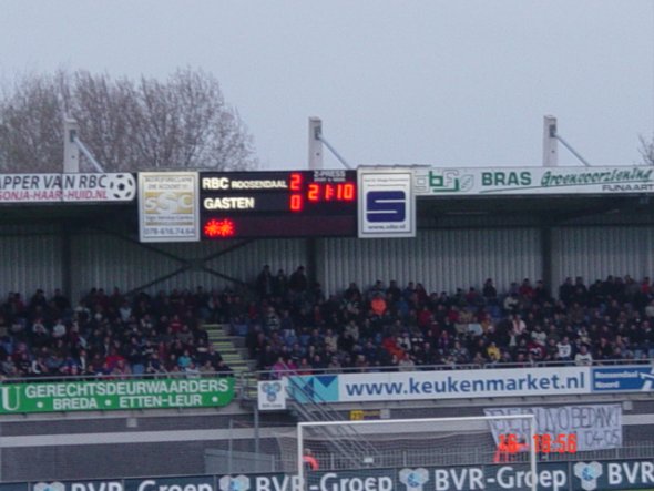 ADO Den Haag stuntelt in Roosendaal 16 april 2005