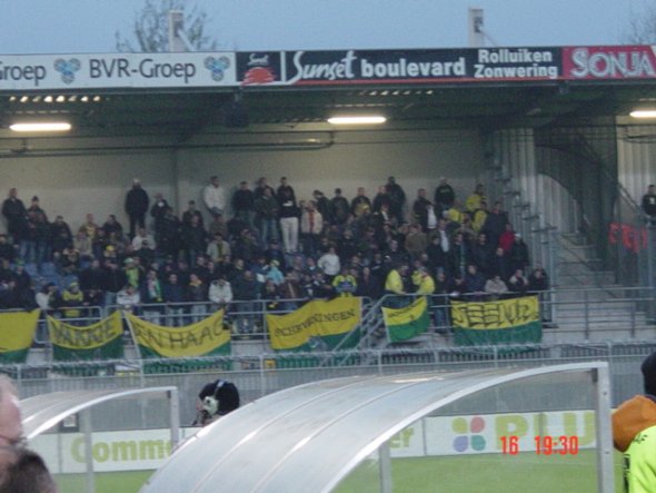 ADO Den Haag stuntelt in Roosendaal 16 april 2005