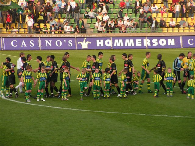 ADO Den Haag maakt het zichzelf moeilijk tegen Roda JC