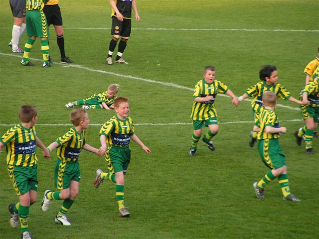 ADO Den Haag maakt het zichzelf moeilijk tegen Roda JC