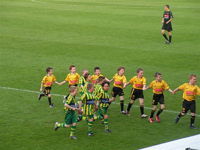 ADO Den Haag maakt het zichzelf moeilijk tegen Roda JC