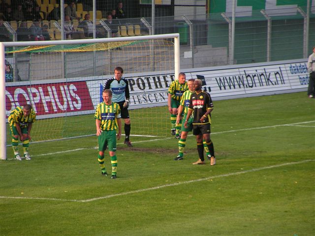 ADO Den Haag maakt het zichzelf moeilijk tegen Roda JC