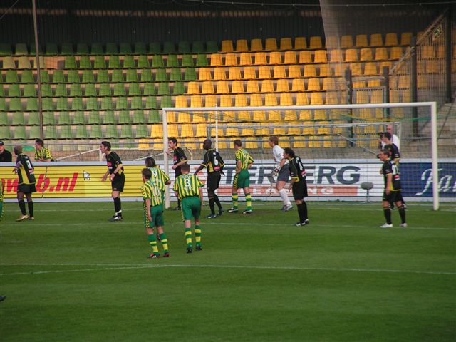 ADO Den Haag maakt het zichzelf moeilijk tegen Roda JC