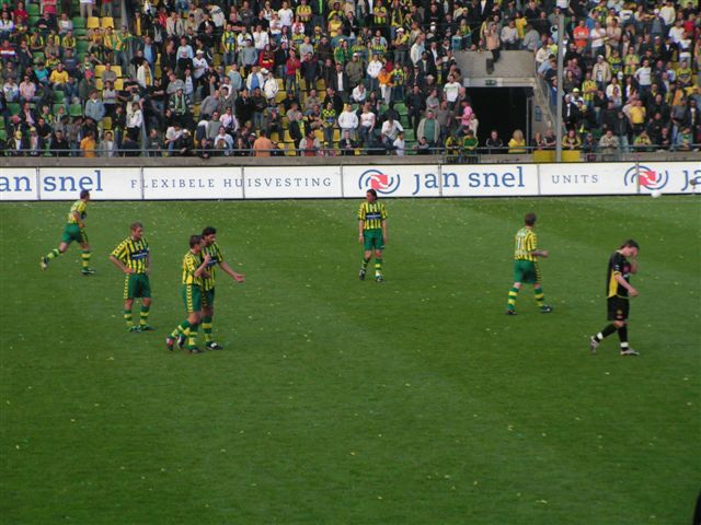 ADO Den Haag maakt het zichzelf moeilijk tegen Roda JC