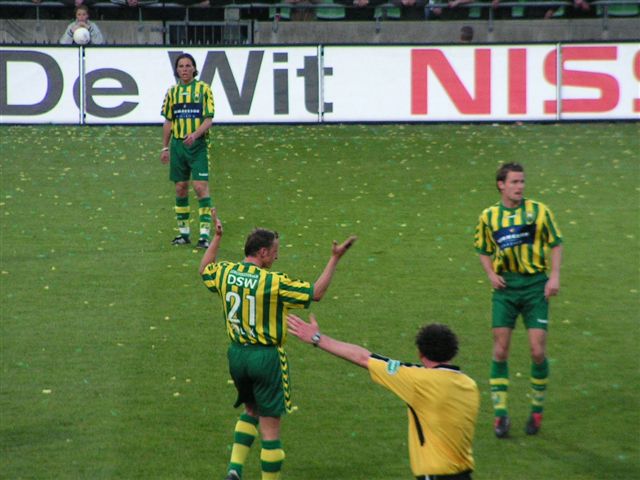 ADO Den Haag maakt het zichzelf moeilijk tegen Roda JC