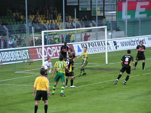 ADO Den Haag maakt het zichzelf moeilijk tegen Roda JC